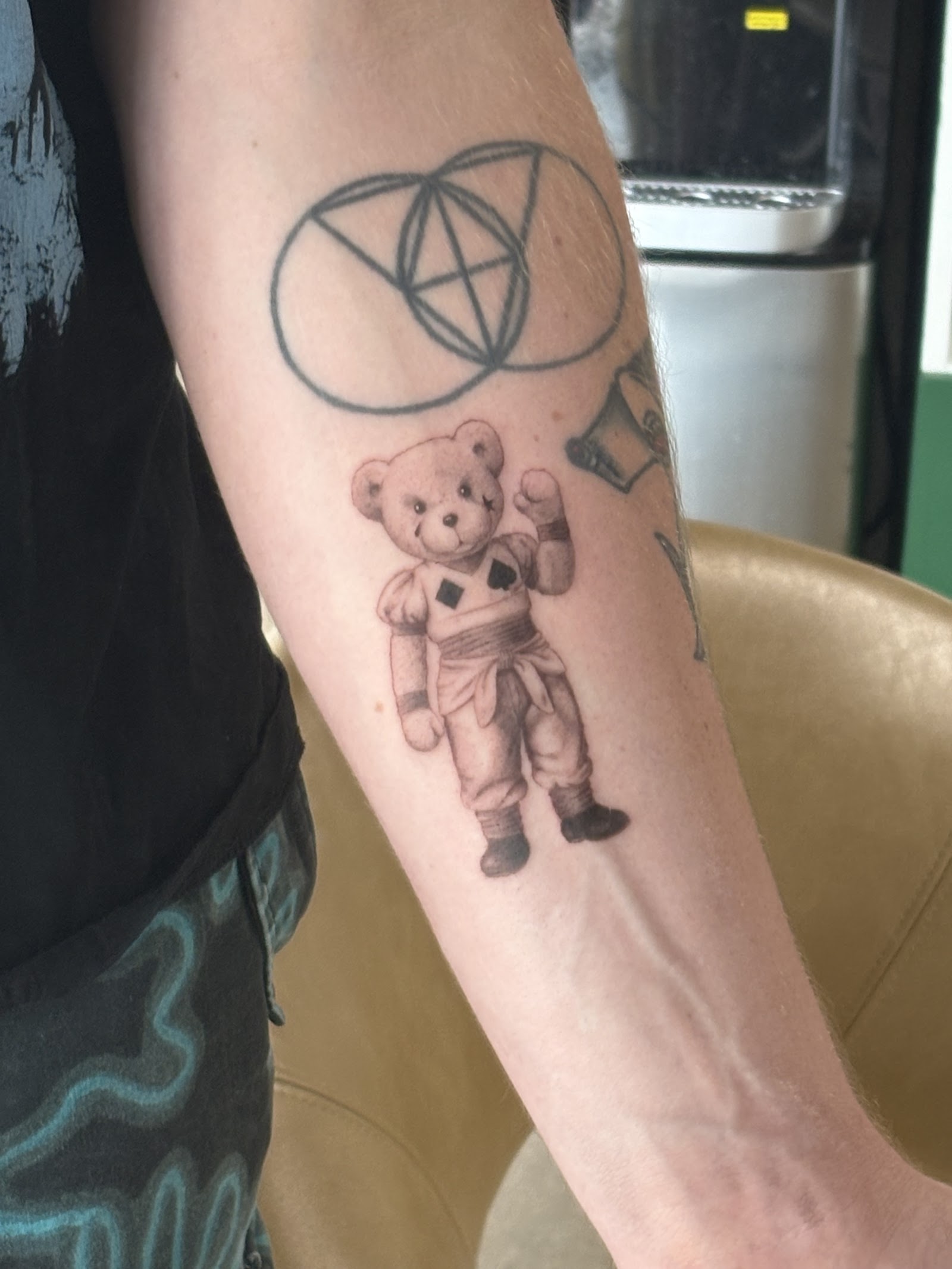 Bougie Bougie Tattoo Studio tattoo work — photo 3