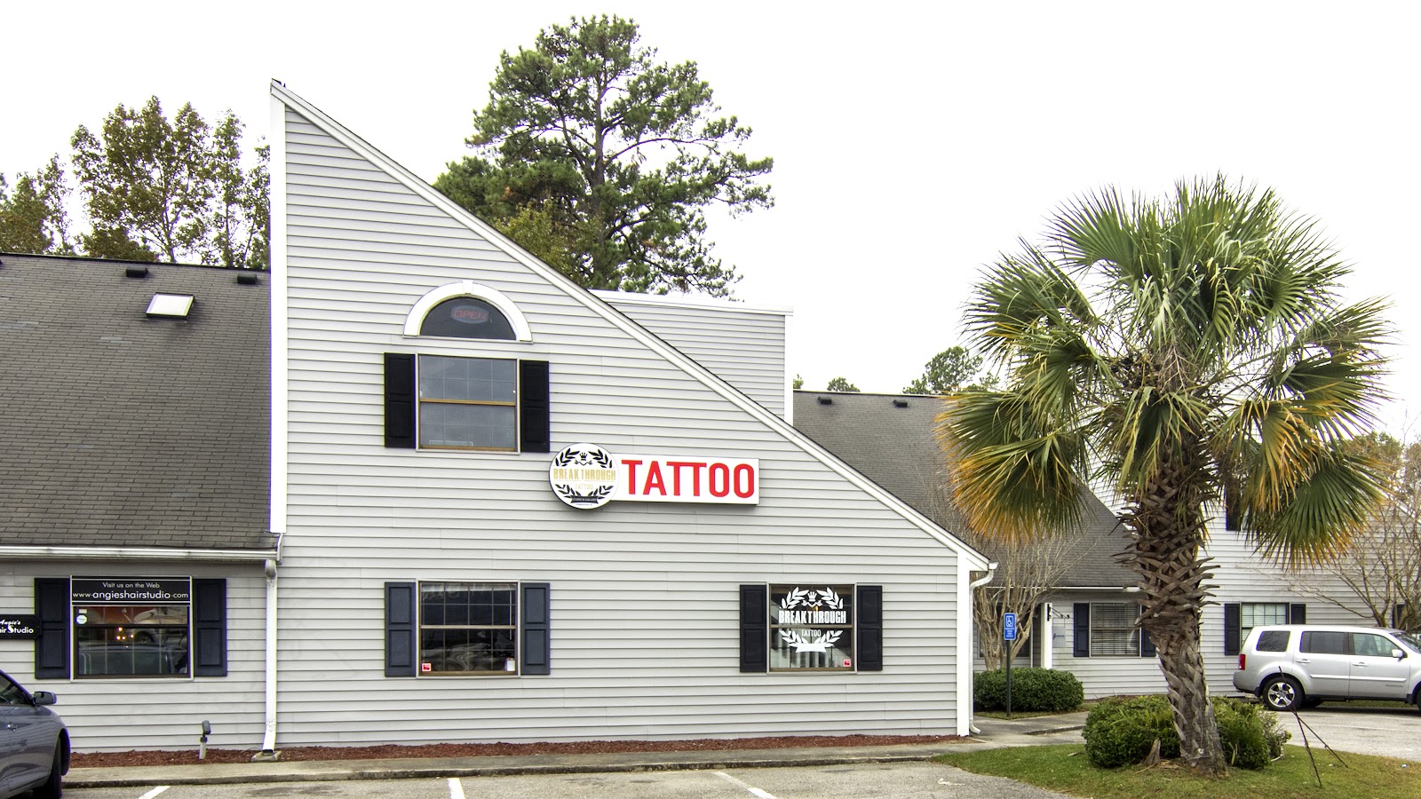Breakthrough Tattoo tattoo work — photo 3