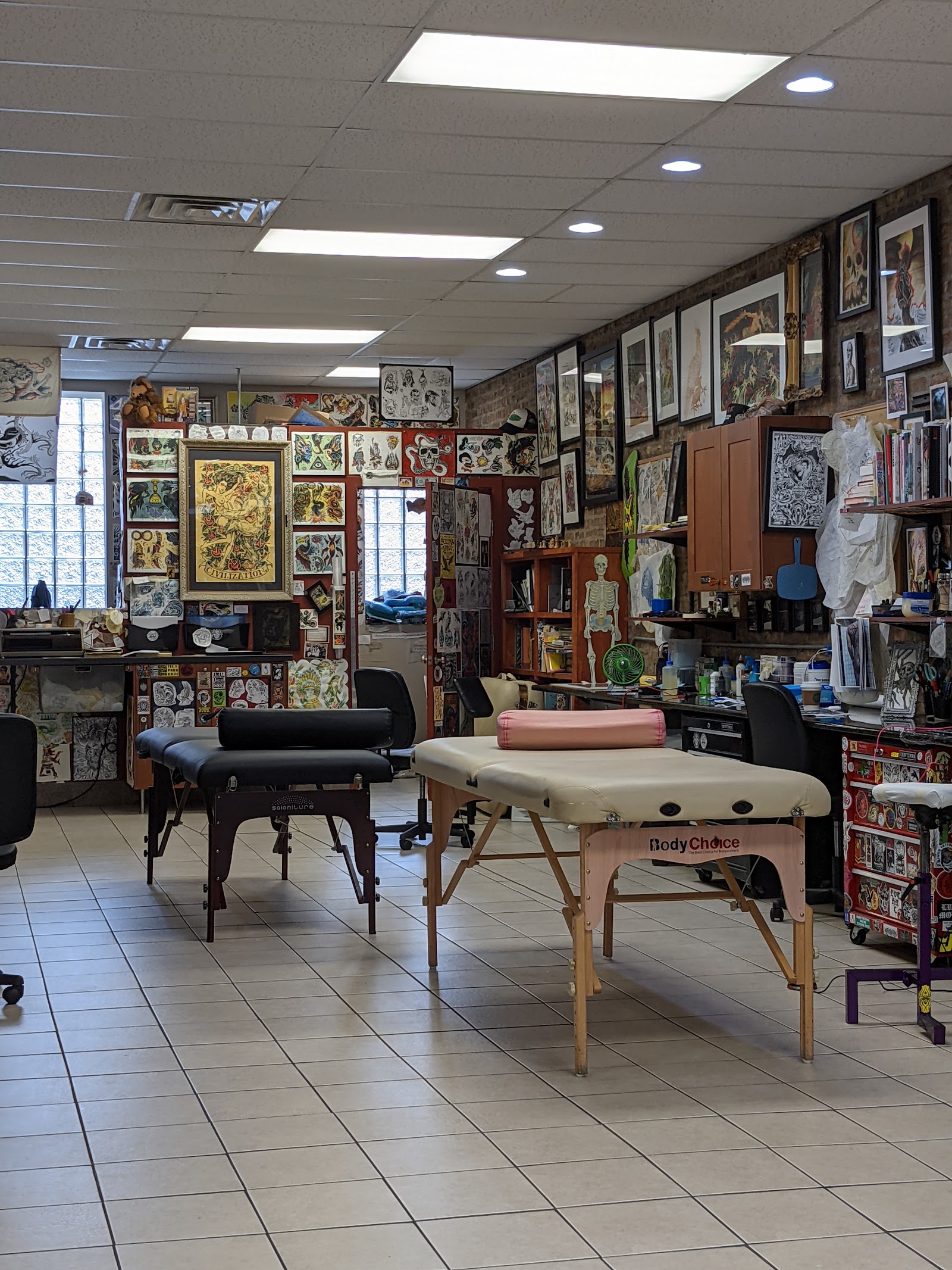 Deluxe Tattoo tattoo work — photo 2