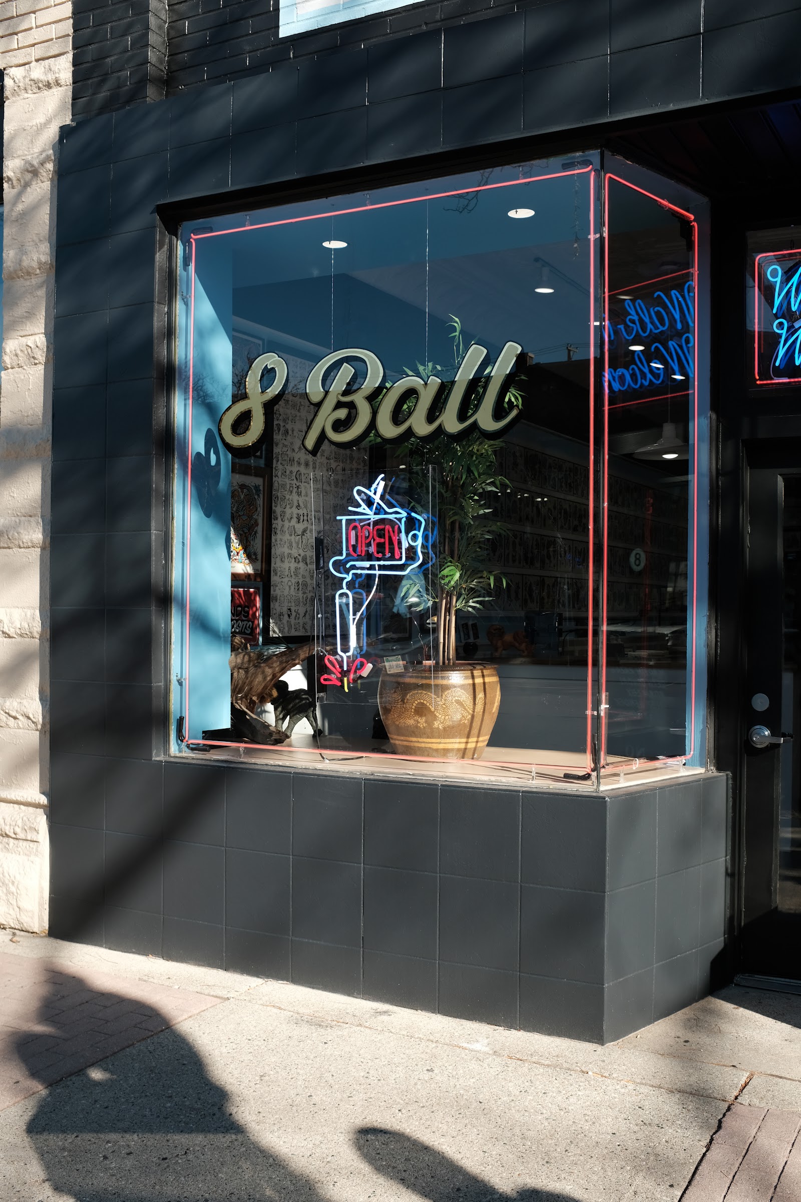 8 Ball Tattoo Parlor tattoo parlor in Royal Oak, MI