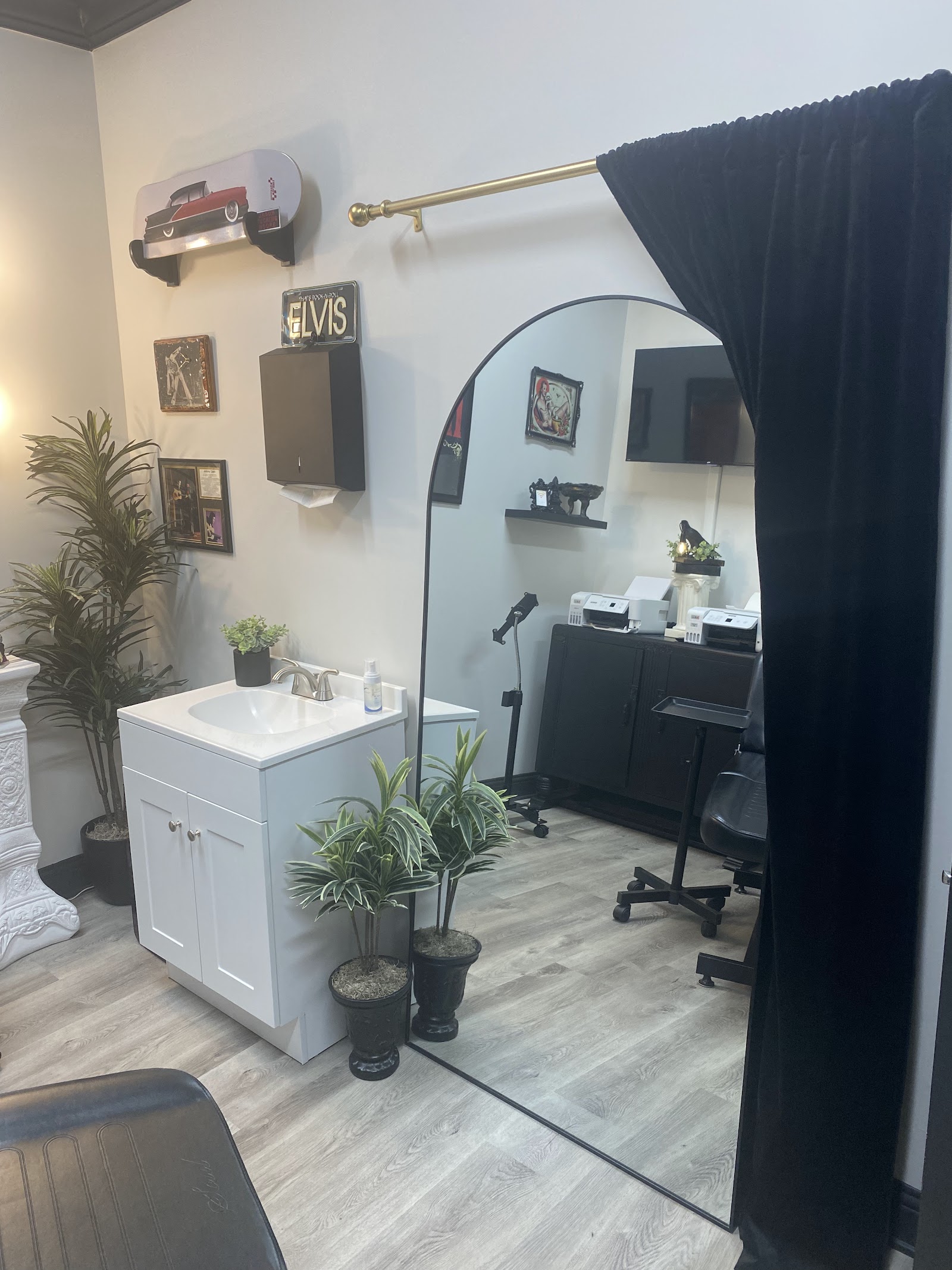 Elvis Tattoo Shop tattoo work — photo 3
