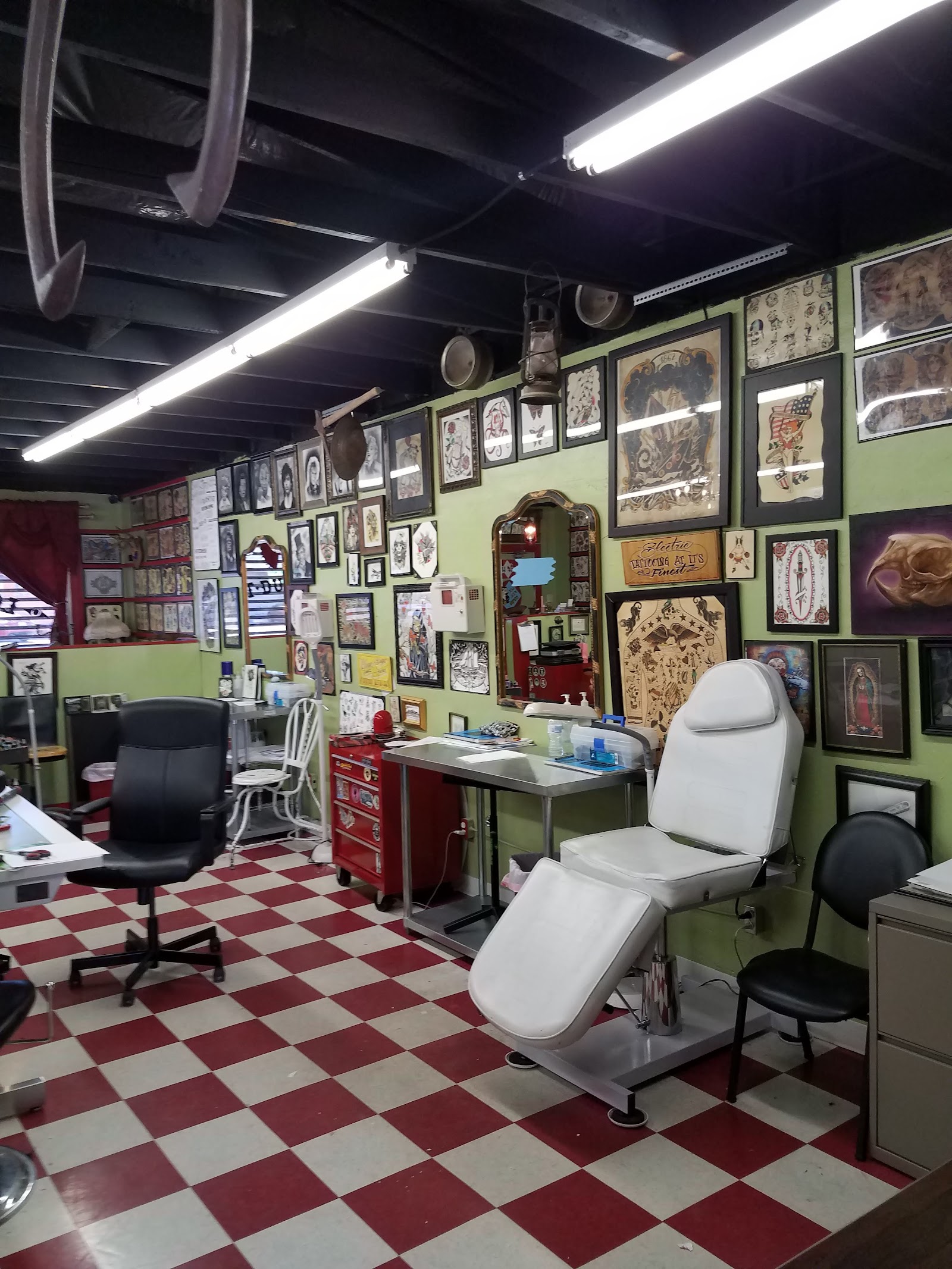 Lost Dutchman Tattoo tattoo work — photo 2