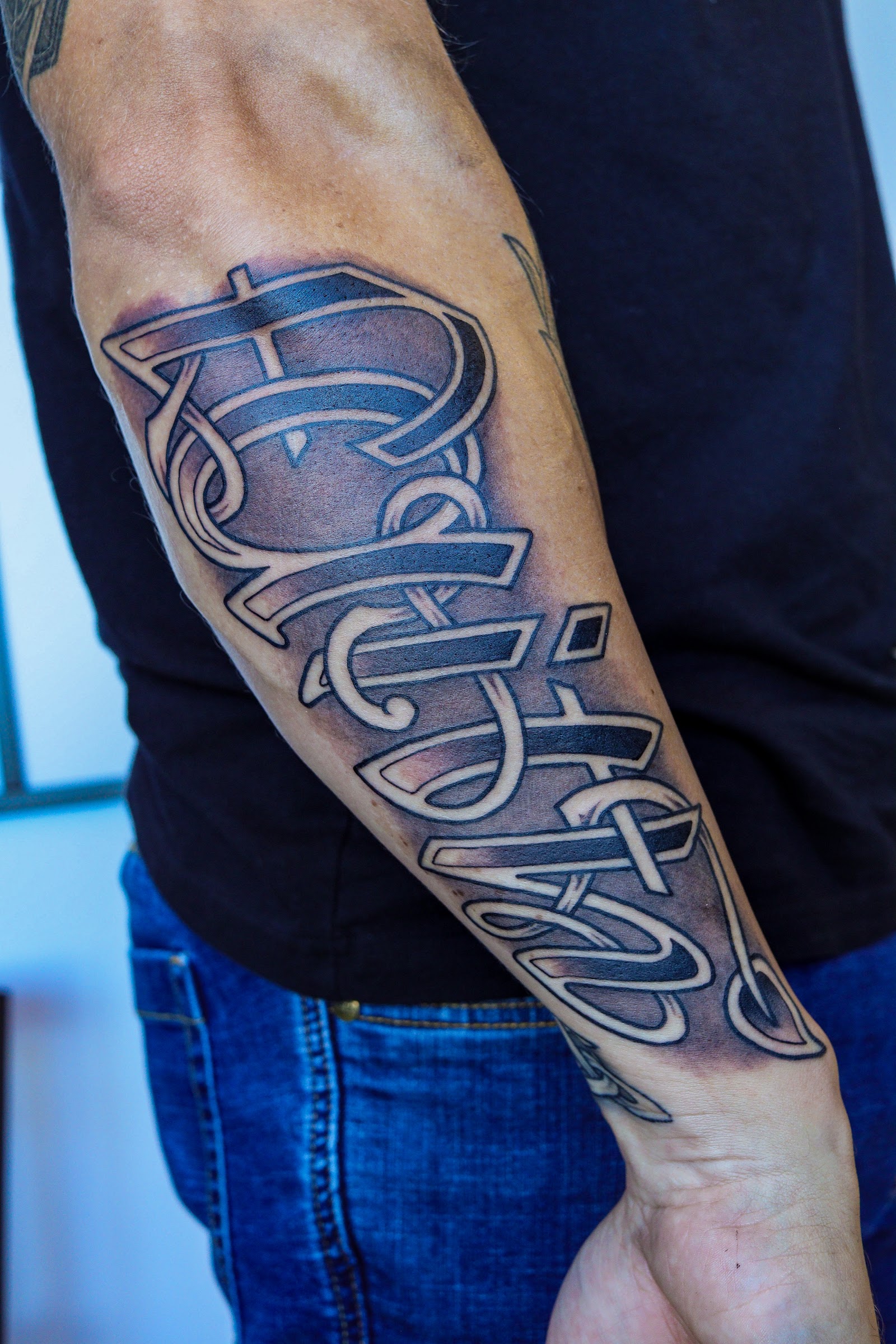 Graves Ink Tattoo Studio — tattoo studio near Live Oak