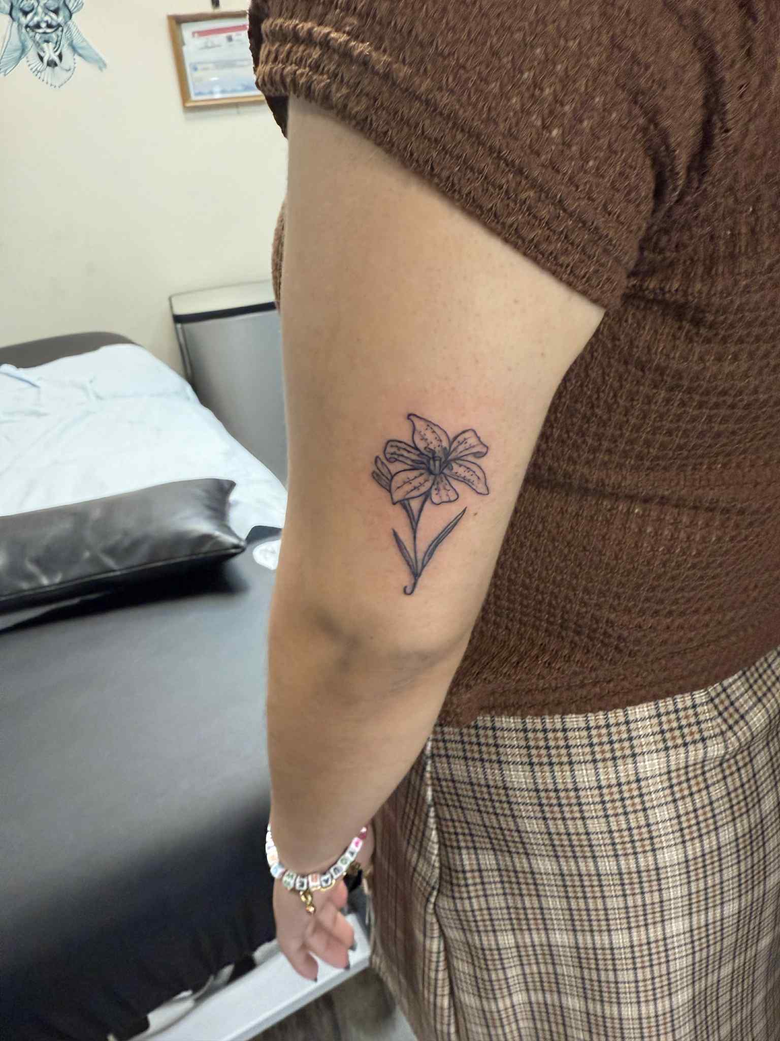 Mom's Custom Tattoo & Body Piercing tattoo work — photo 2