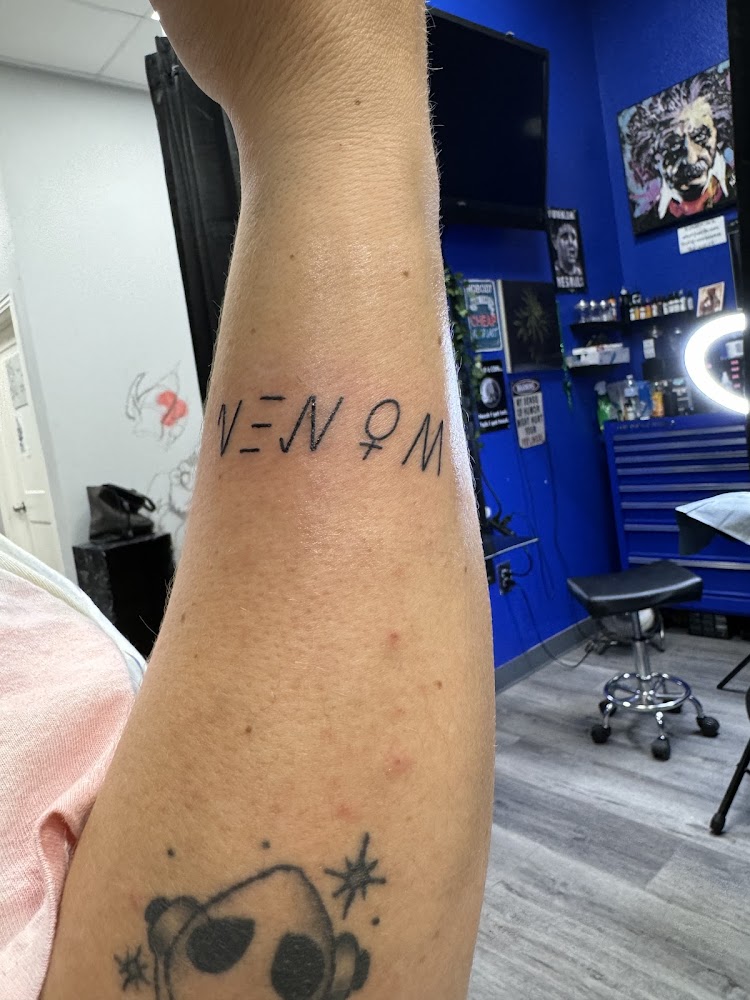 Lonestar Tattoo And Piercing — tattoo studio near Baytown