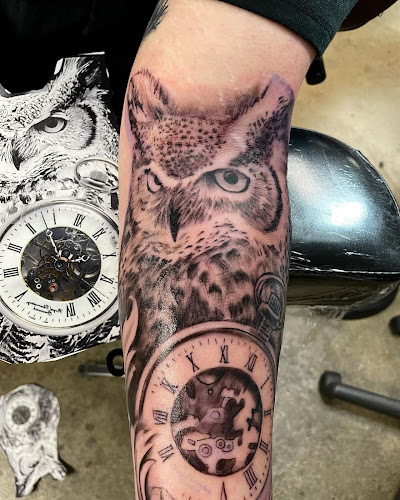 Crimson Dove Tattoo & Piercing — tattoo studio near Maryland Heights