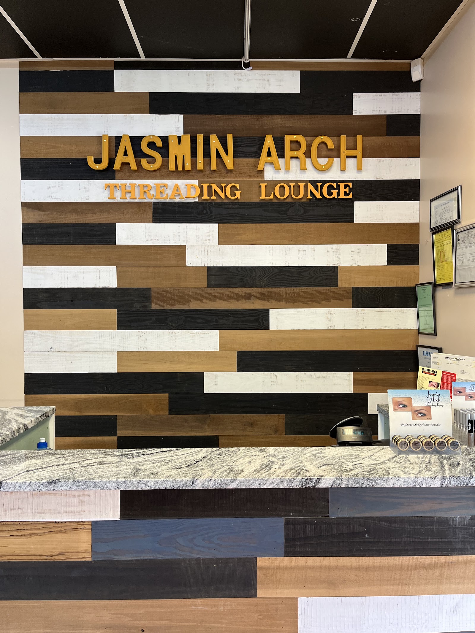 Jasmin Arch Threading Lounge — photo 3