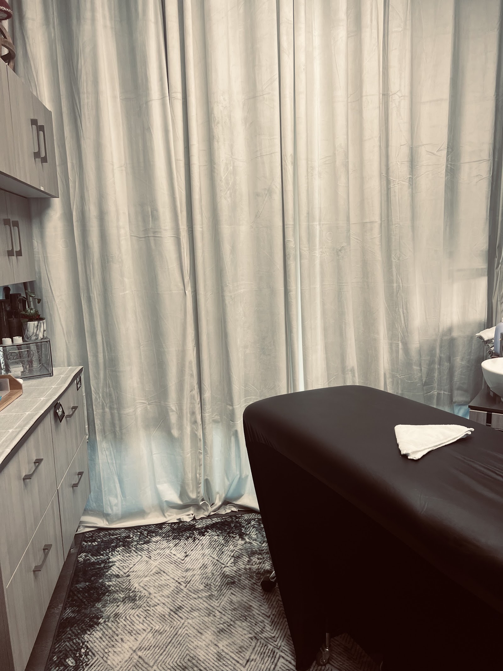 Bare — photo 2