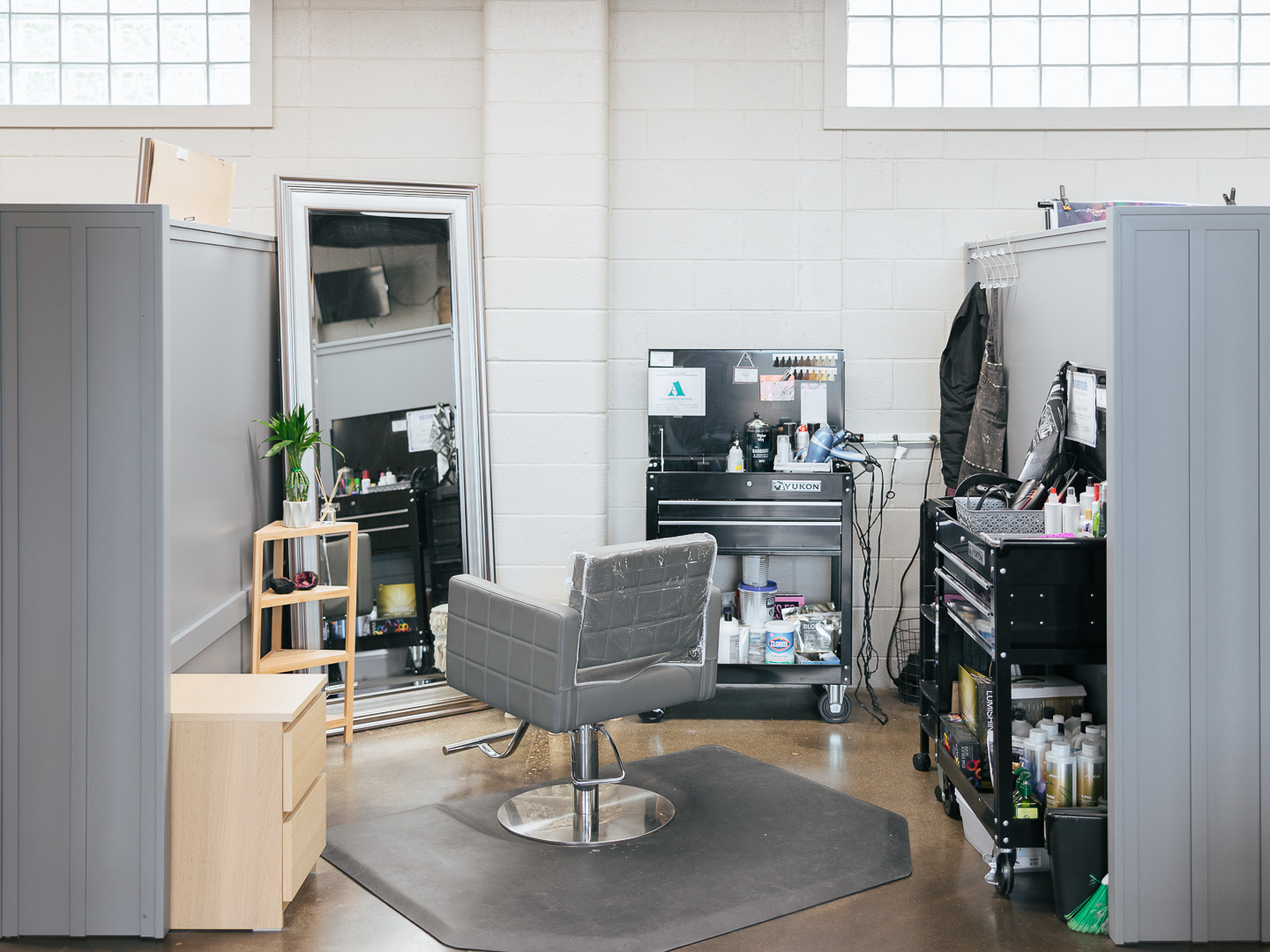 Caliente Salon — photo 2