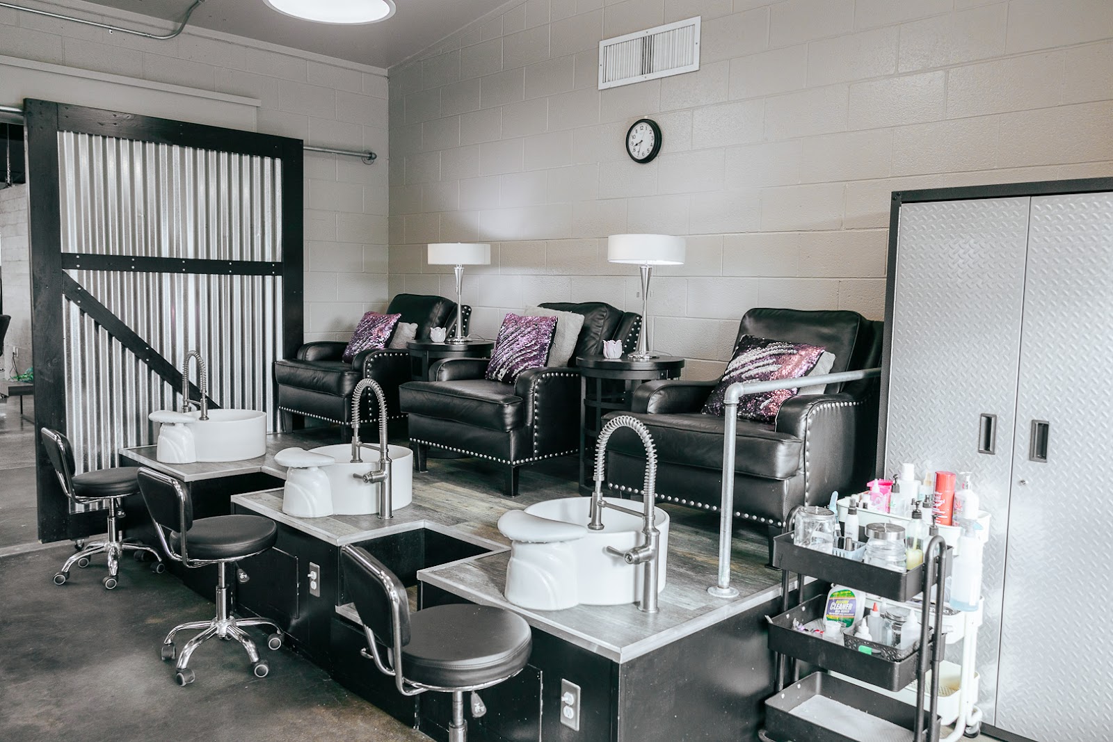Caliente Salon — photo 3