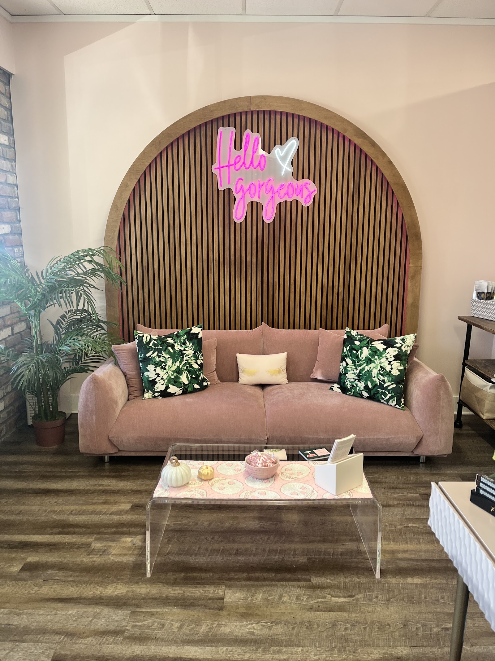 Simply Smitten Beauty Bar — photo 2
