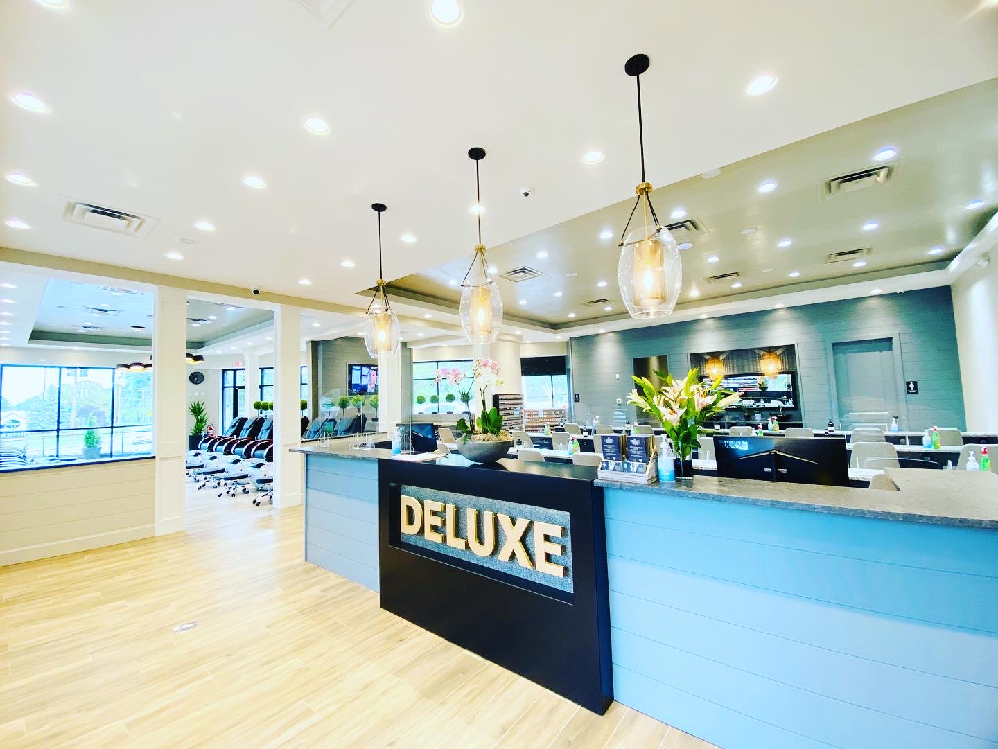 Deluxe Nails Salon & Spa of Oakley — waxing salon in Cincinnati