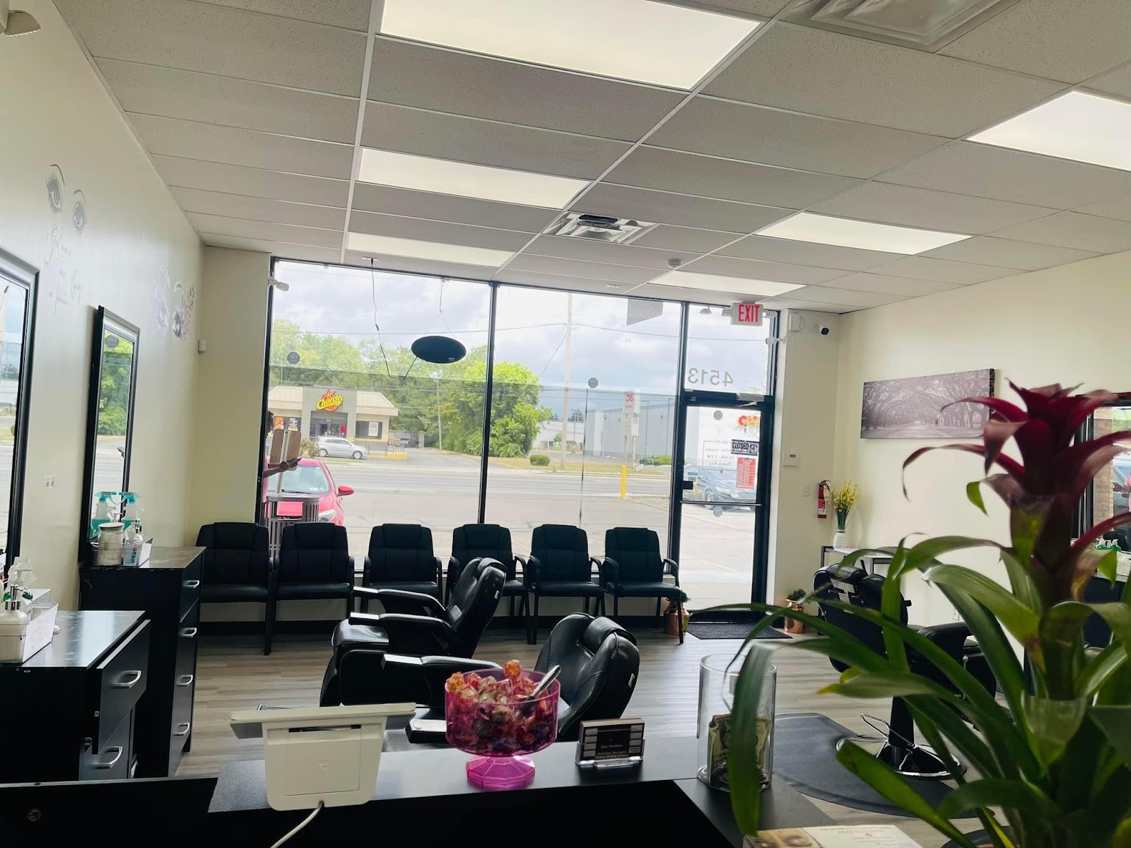 WOW EYEBROW THREADING AND WAXING — photo 3