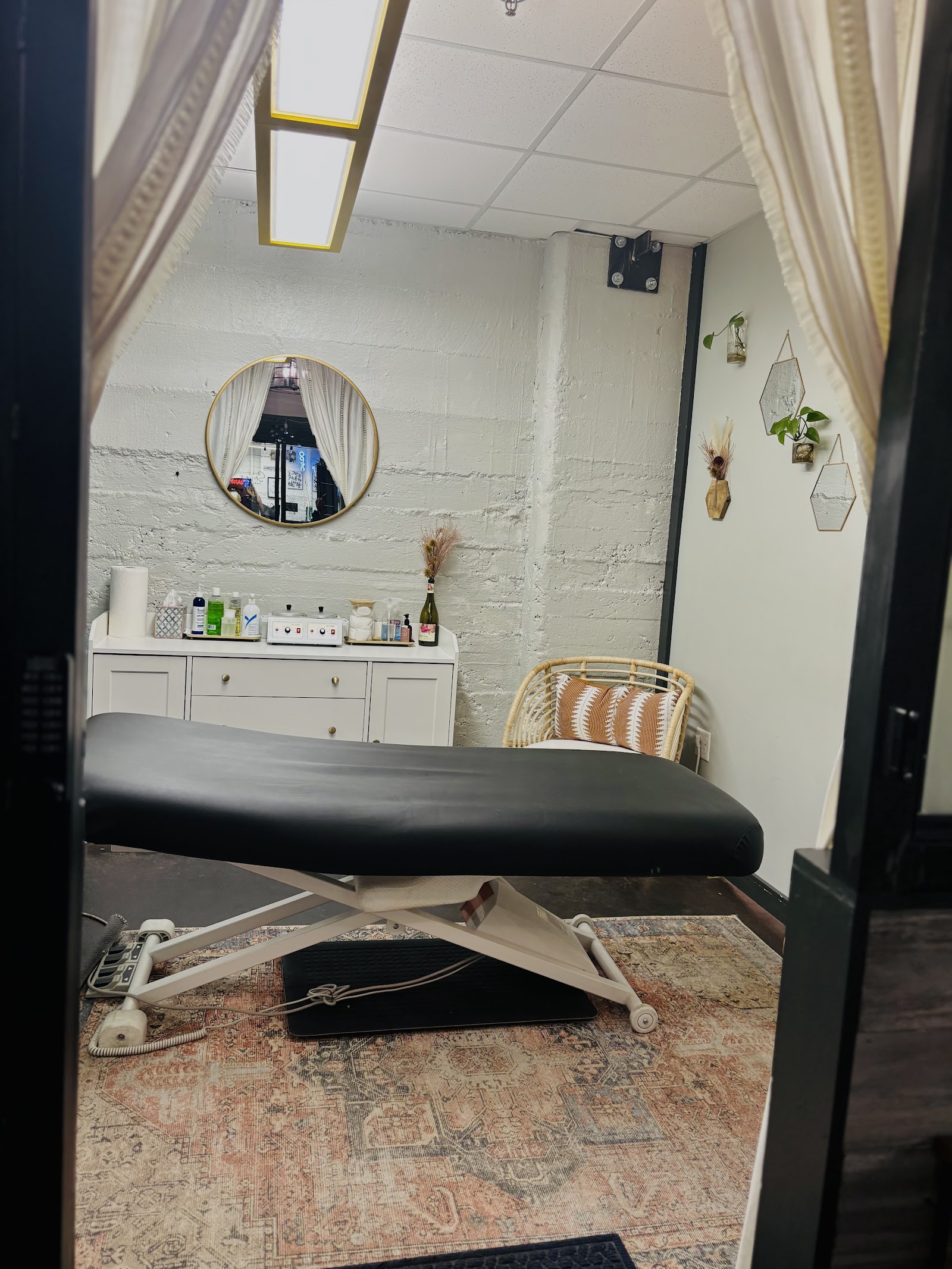 Wildly Rooted Waxing — photo 2