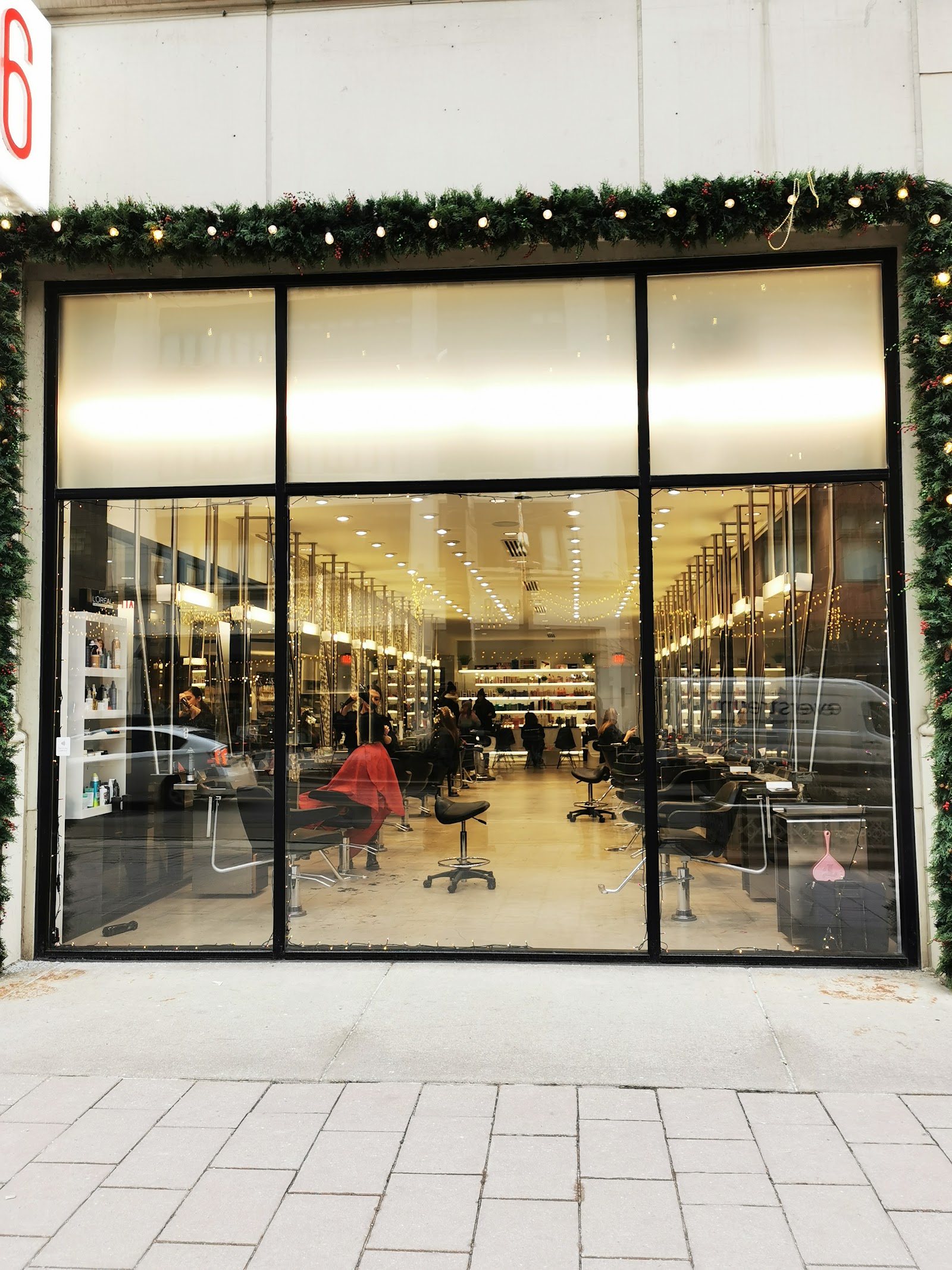 6 Salon — photo 3