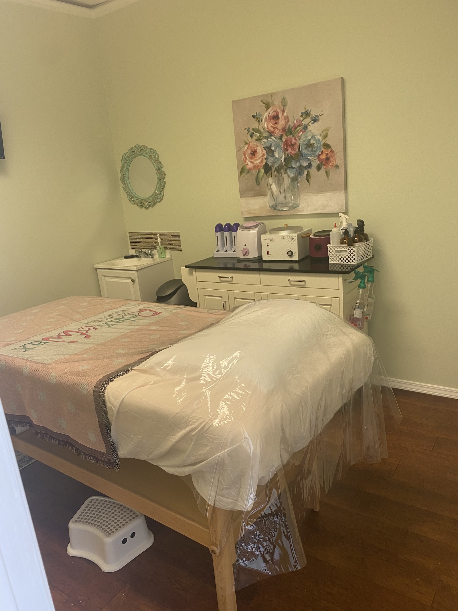 Relax & Wax Authentic Brazilian Wax & Sugaring — photo 2