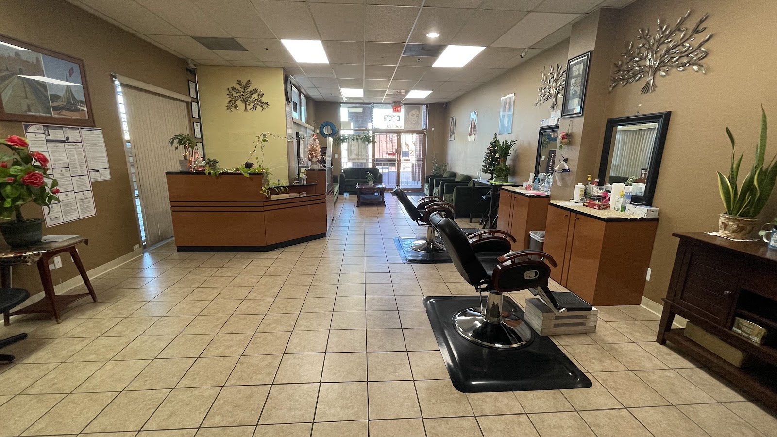 Pretty Eyebrow Threading — photo 3
