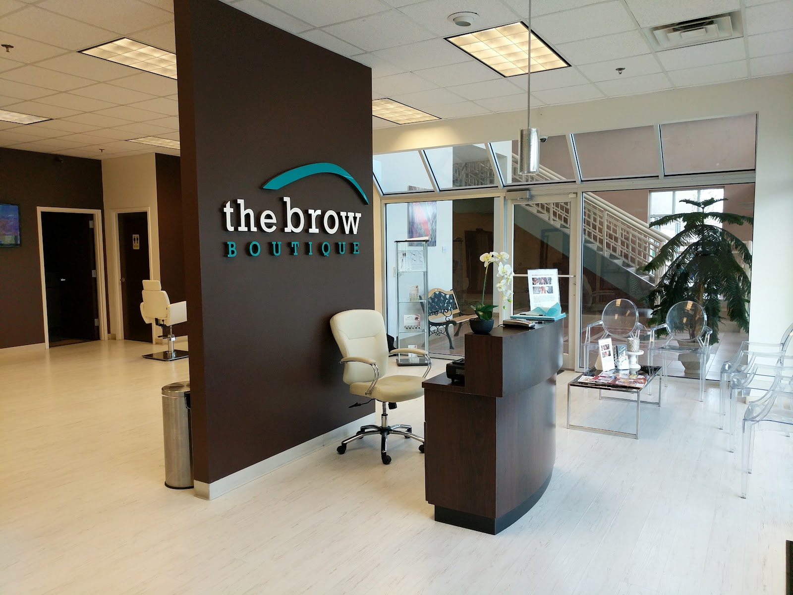 The Brow Boutique - Eyebrow Shaping/Threading — photo 2