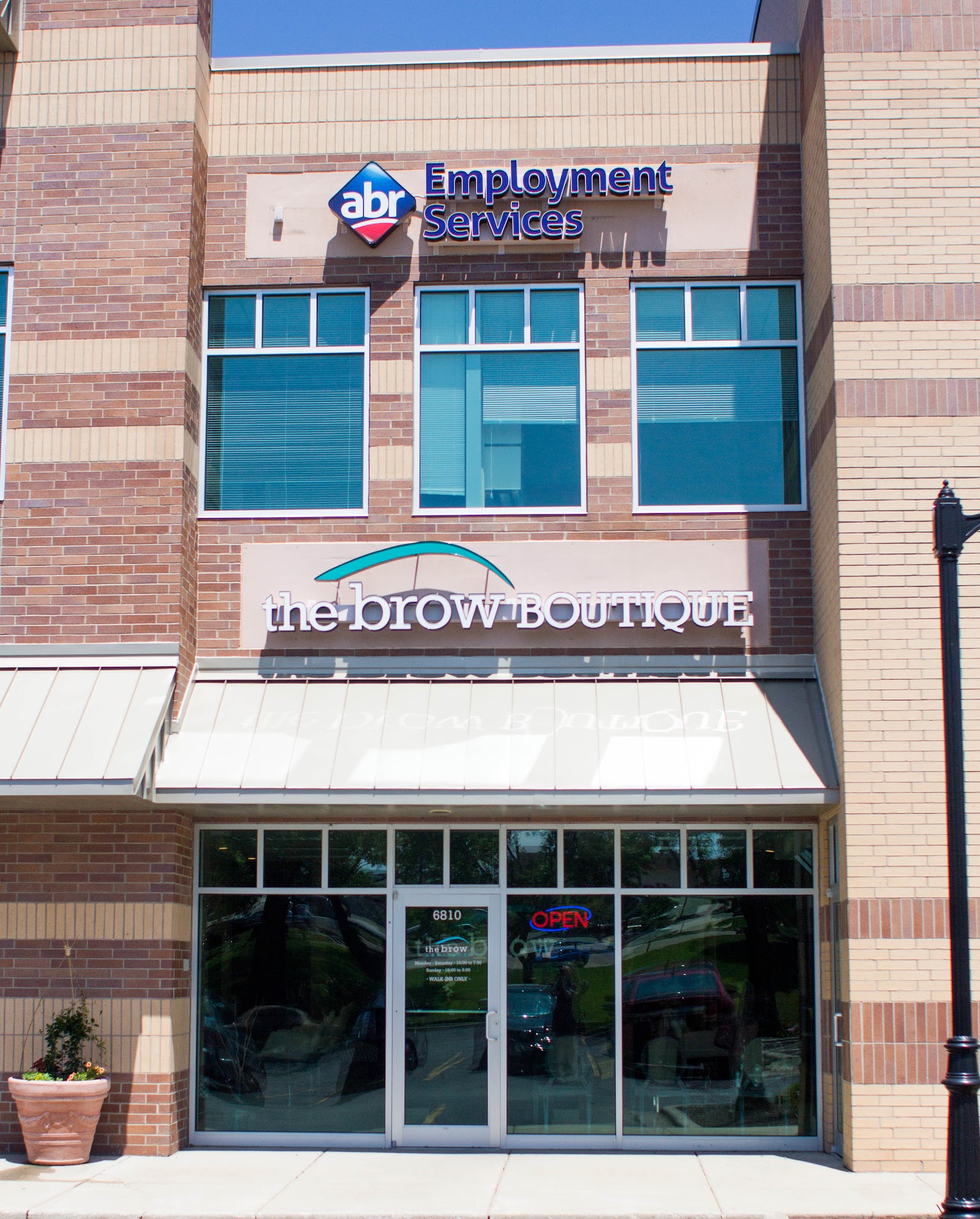 The Brow Boutique - Eyebrow Shaping/Threading — photo 3