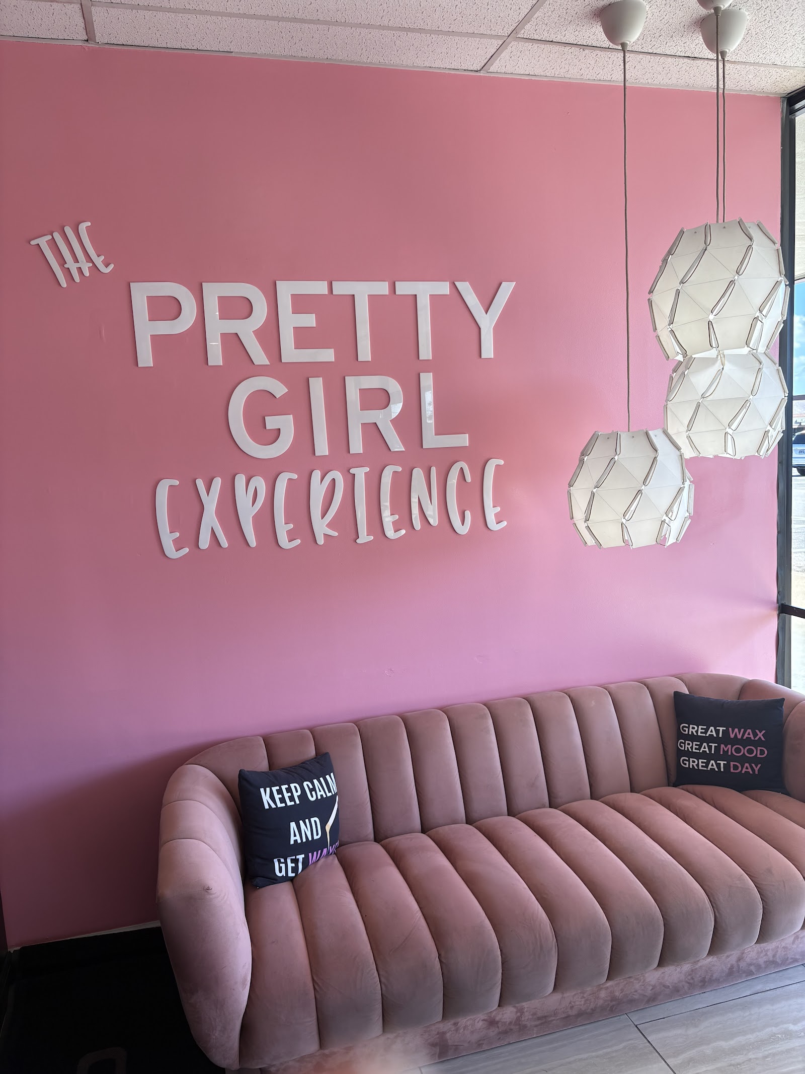 Pretty Girls Get Waxed — photo 2