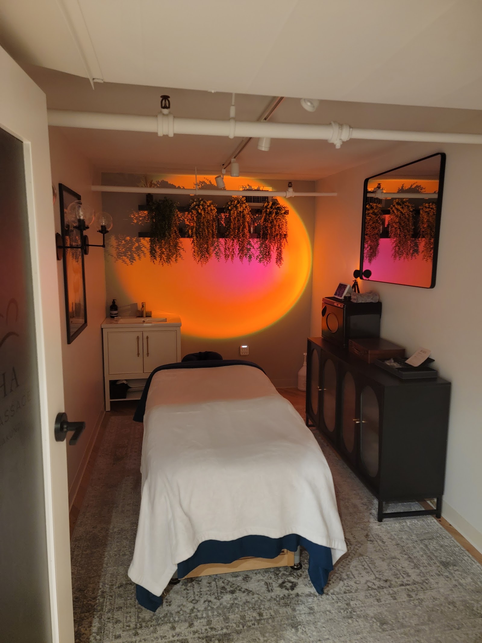 Arch Salon & Suites - North Loop — photo 3