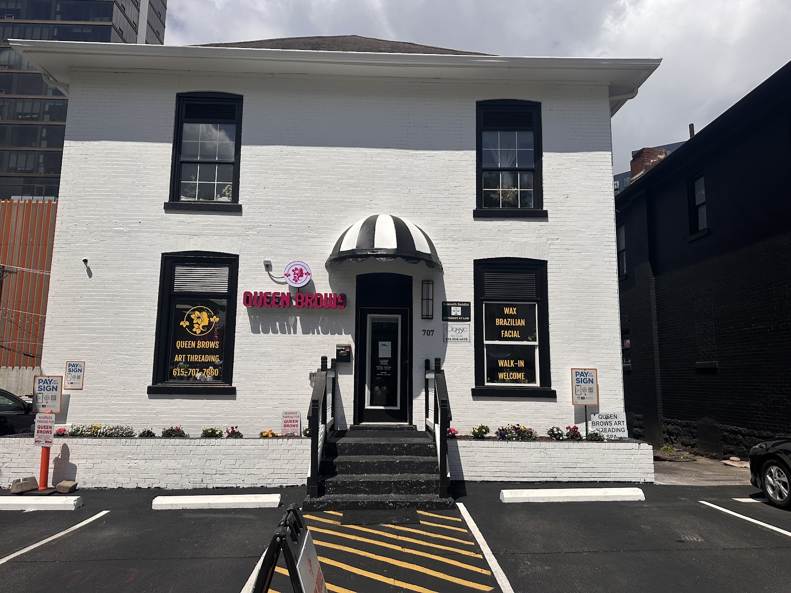Queen Eyebrows Threading & Spa — photo 2