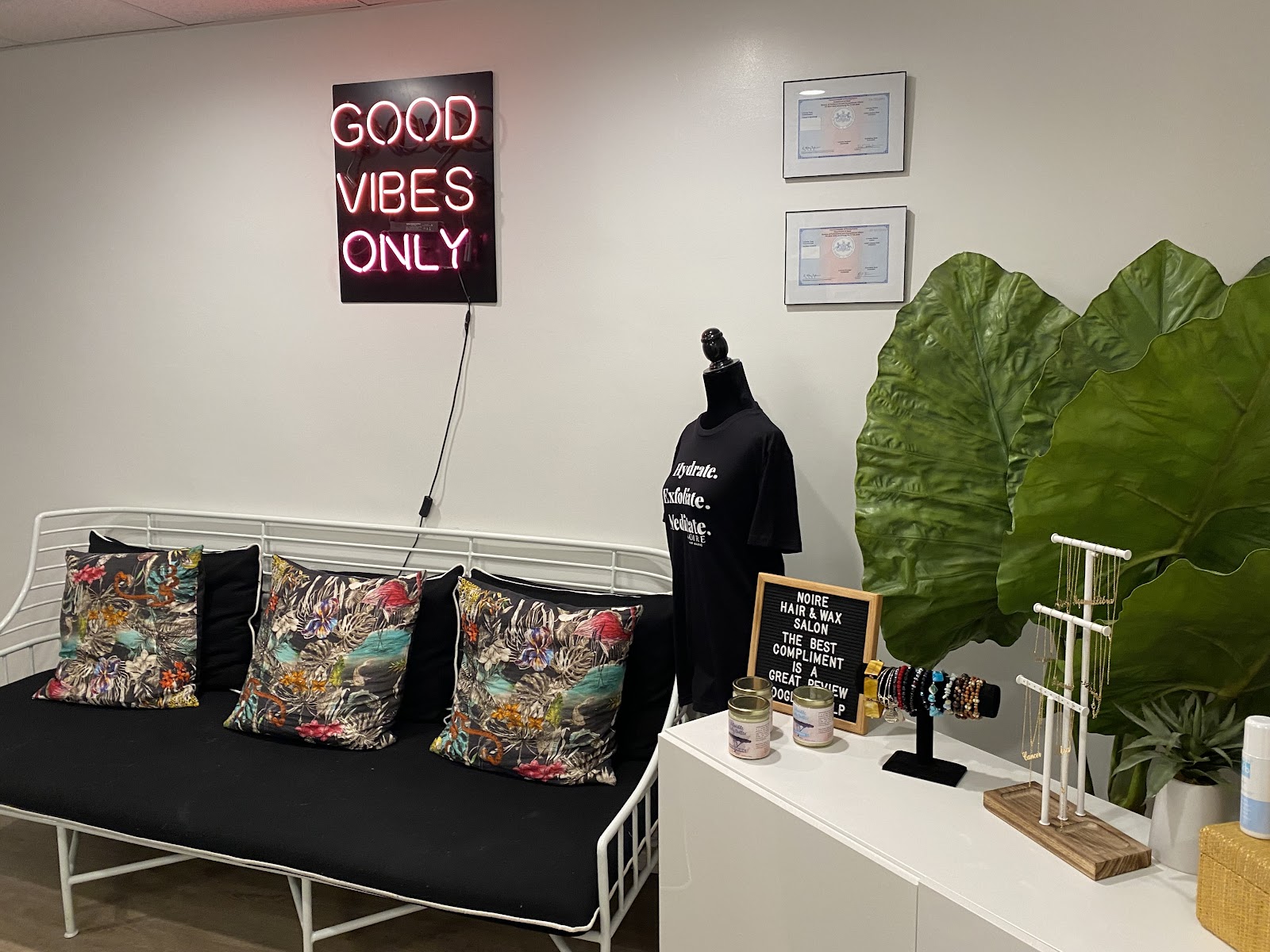 Noire Hair & Wax Salon — photo 3
