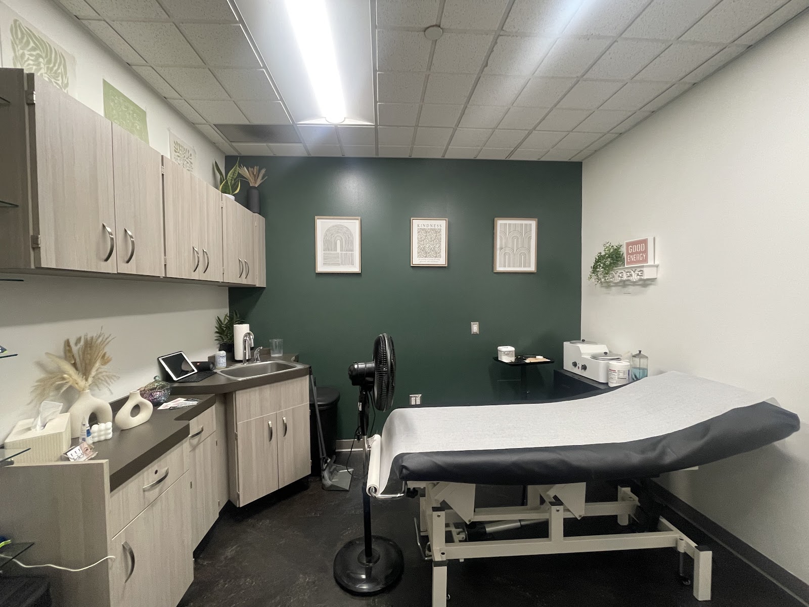 The Bare Bar Waxing — photo 2