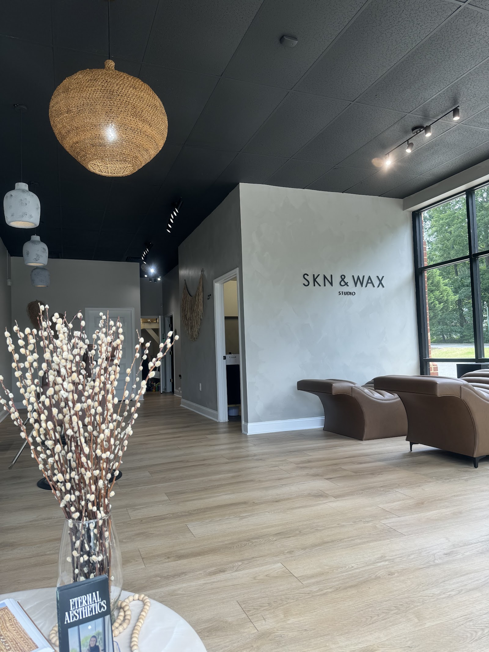 Skn & Wax Bar — photo 2