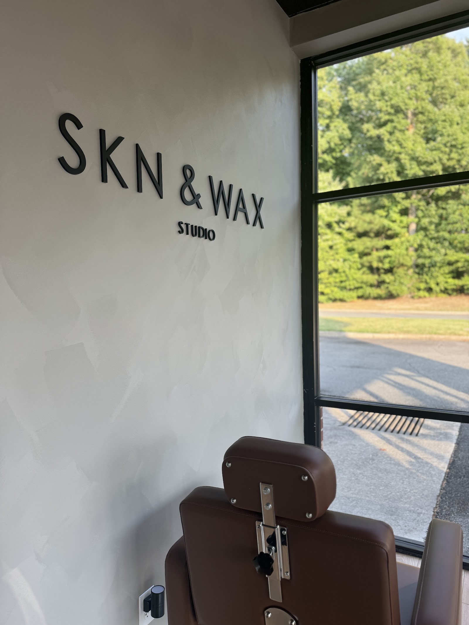Skn & Wax Bar — photo 3