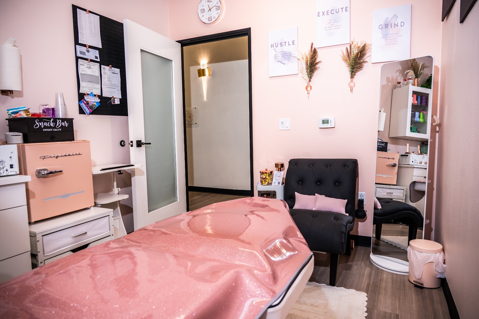 T2B Wax Room — photo 2