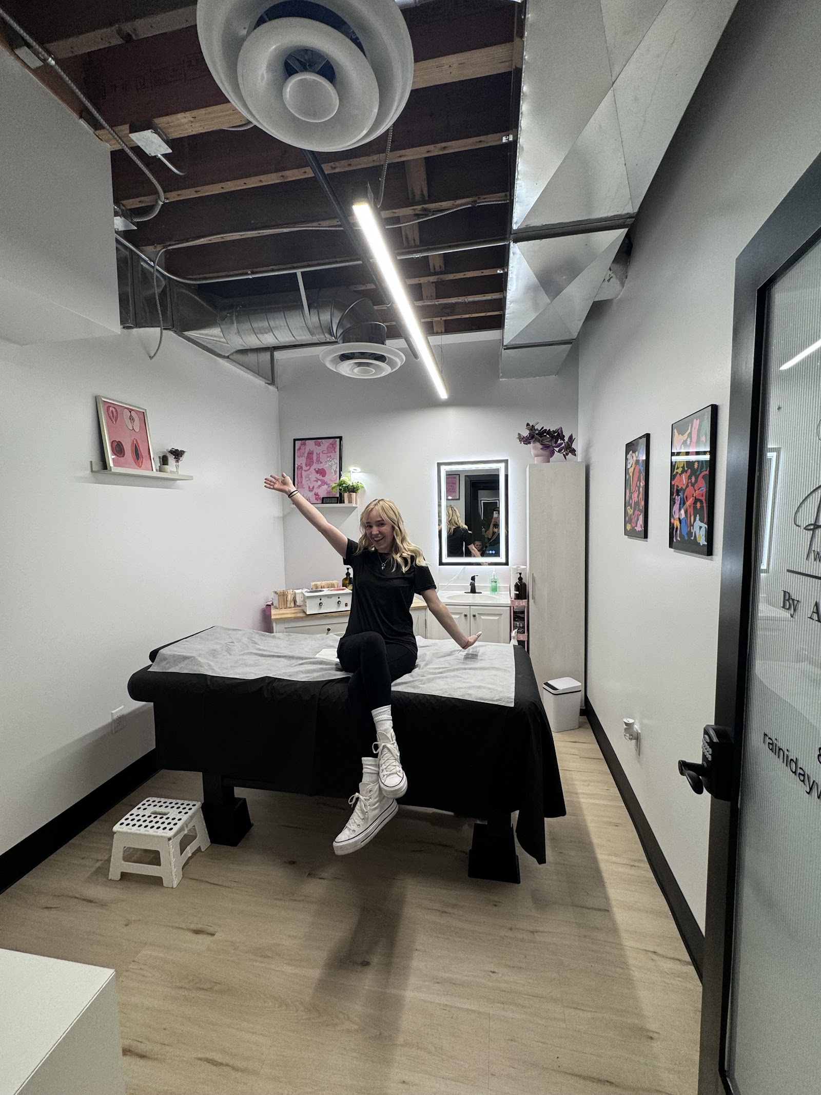 Raini Day Waxing — photo 3