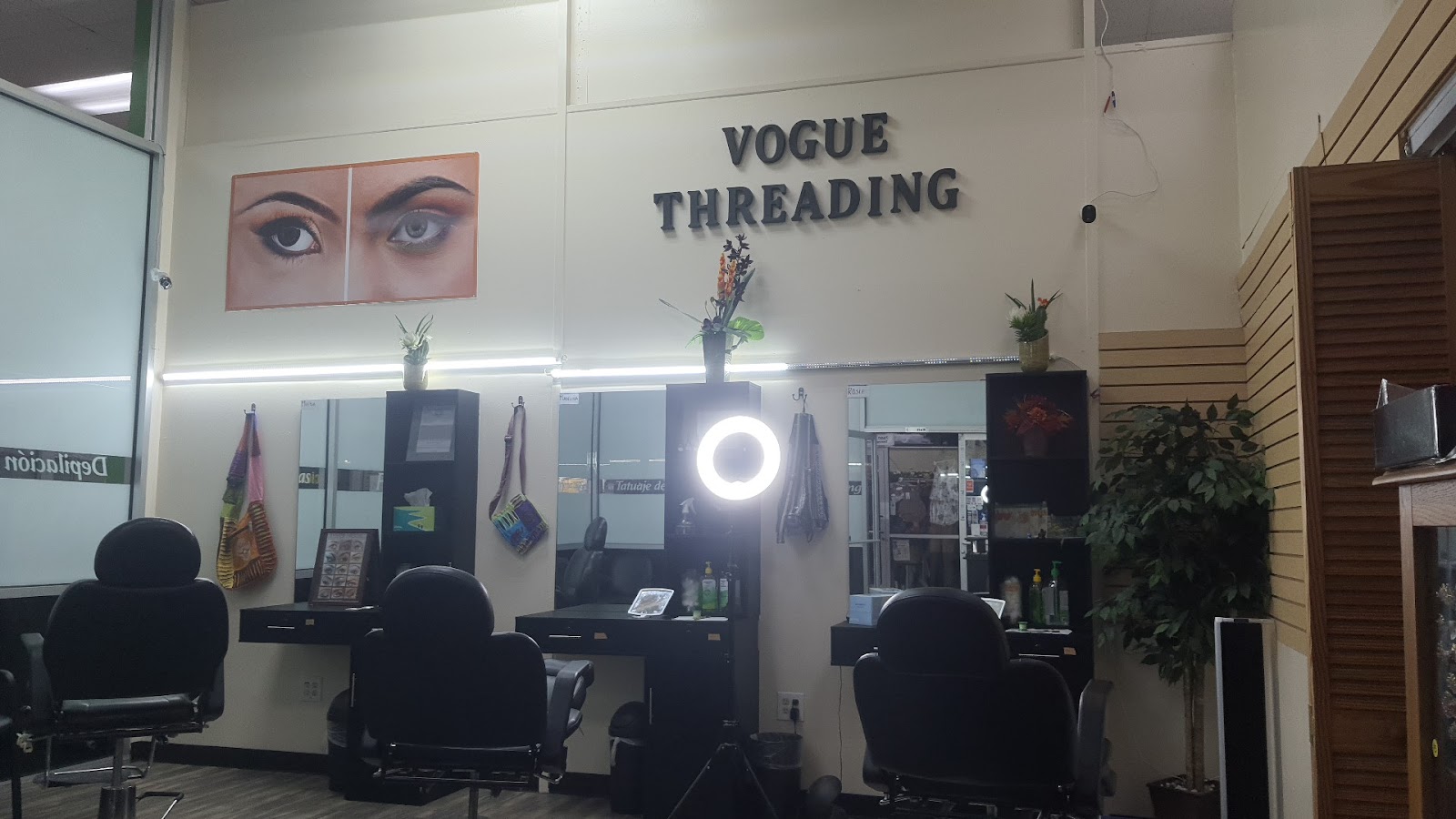 Vogue Threading Lounge — photo 2