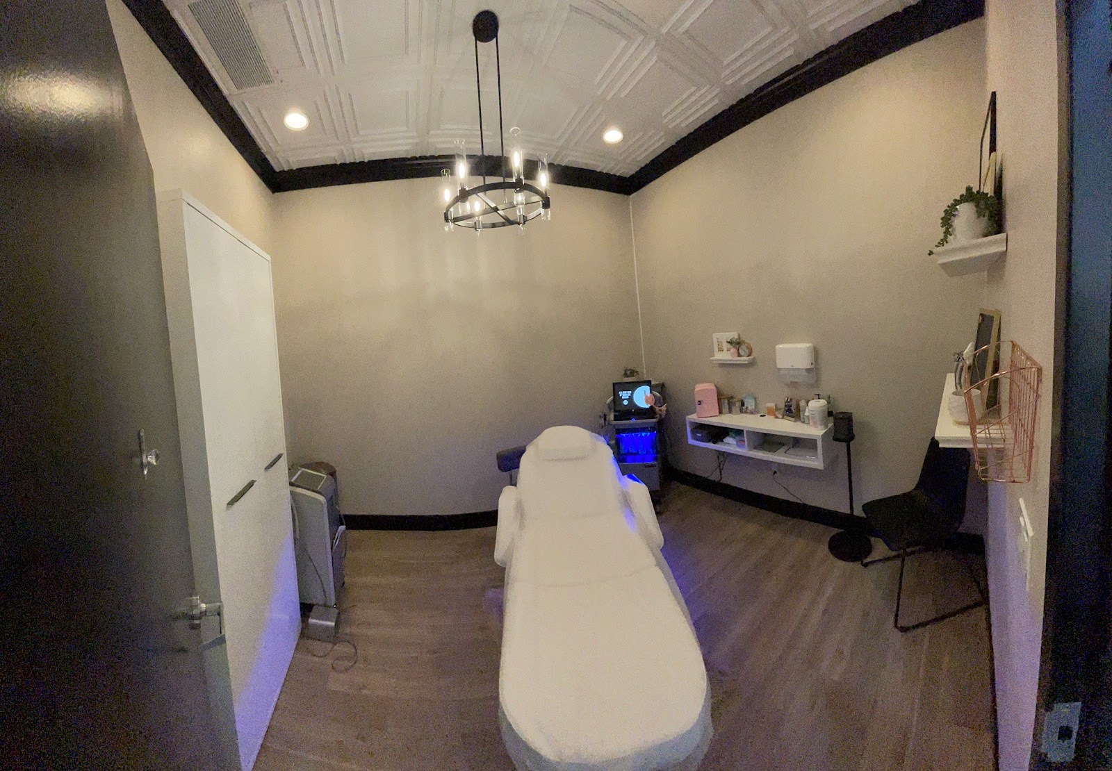The Brow Room and Laser Lounge — photo 3