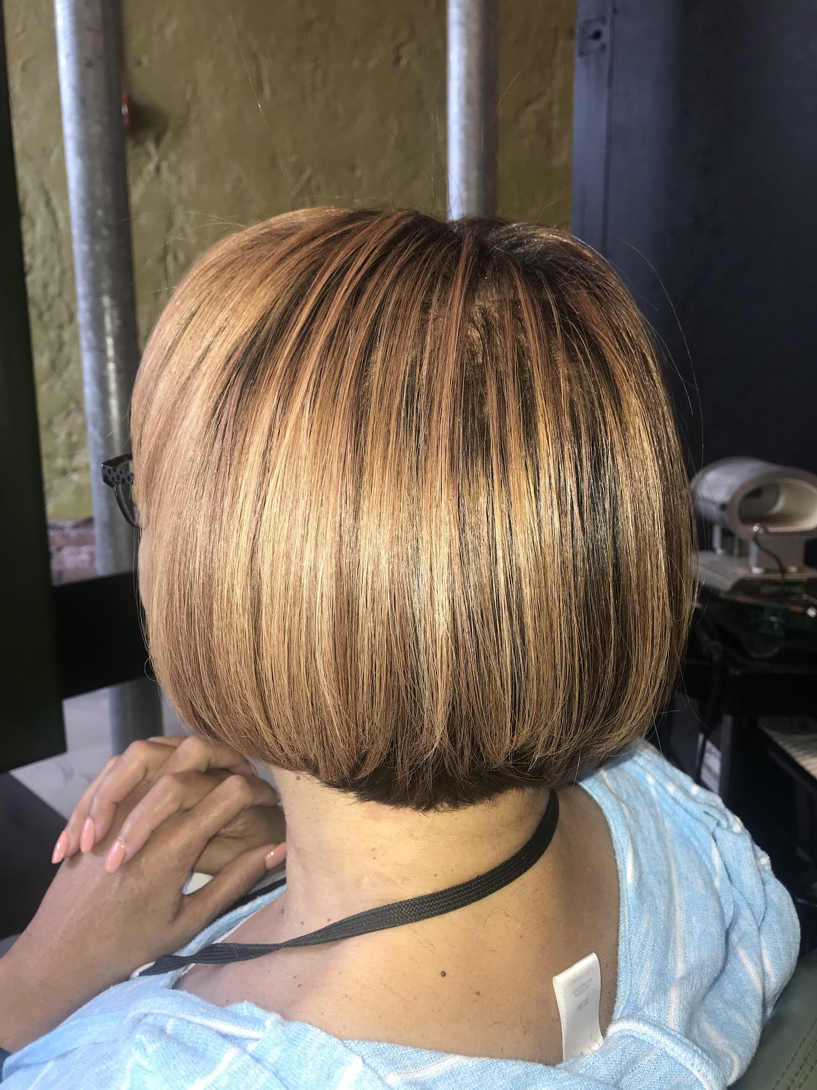 Dimensions Salon — photo 3