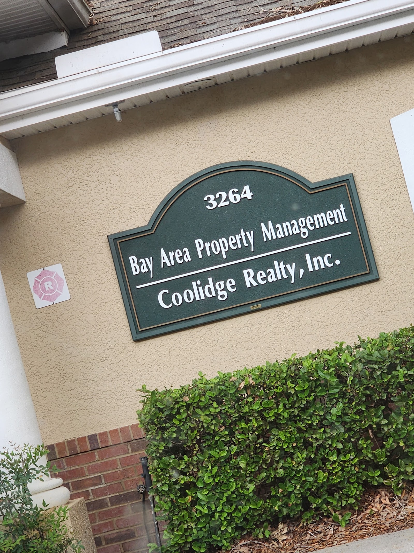The Reign Luxe — photo 2