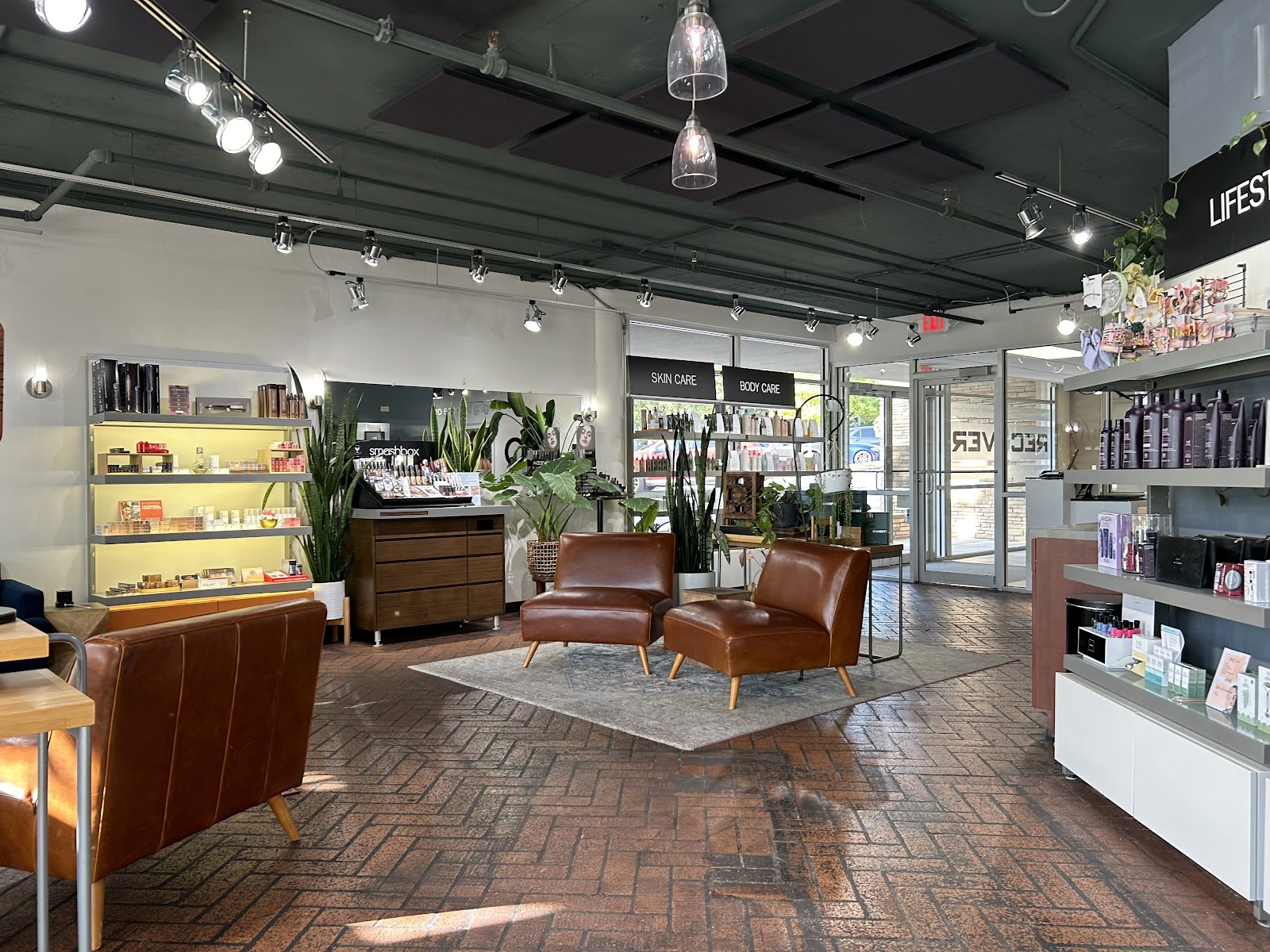 Ihloff Salon & Day Spa — photo 3