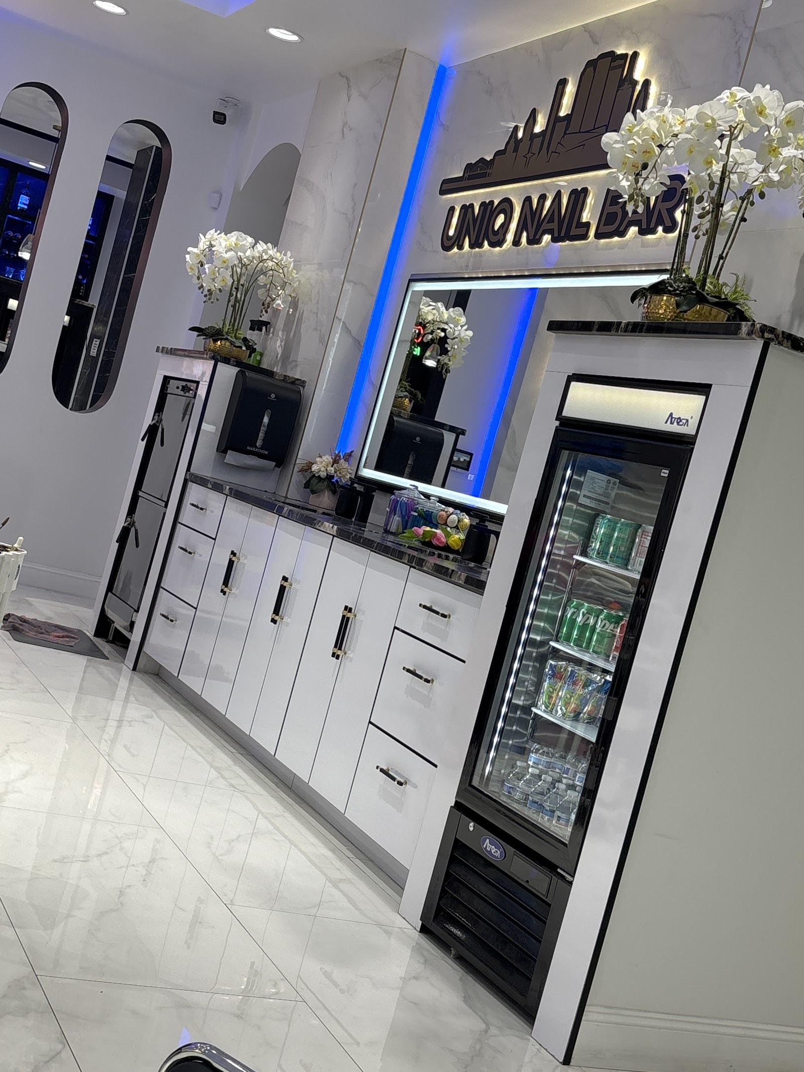 UNIQ NAIL BAR — photo 2