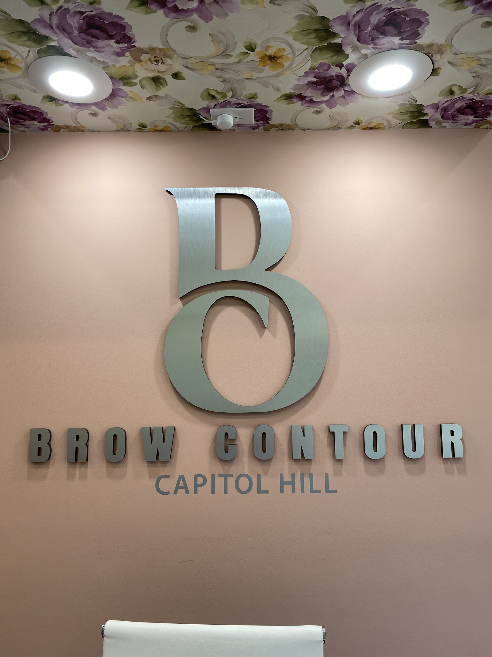 Brow Contour Capitol Hill Eastern Market (Bikini Sugaring + Brow Threading Boutique) — photo 3
