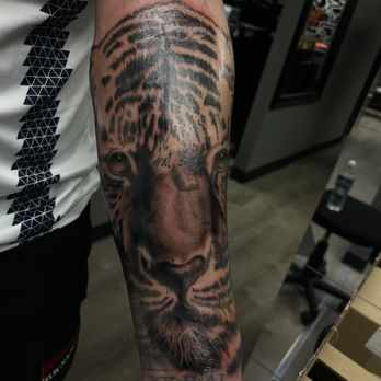 Esteban Ink in Cicero, IL