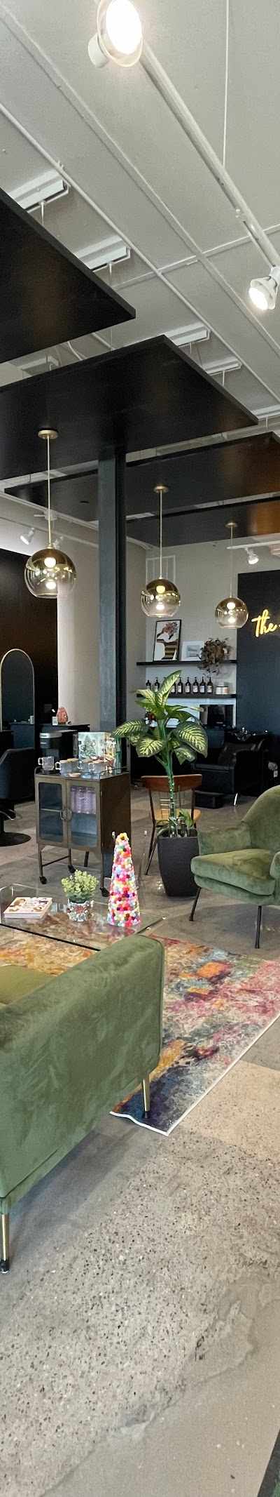 R. Mane Apothecary in Des Moines, IA