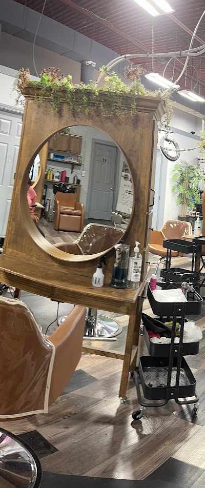 Luxe Hair Salón & Spa in Indianapolis, IN