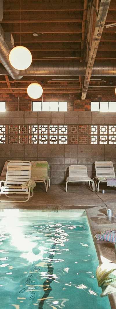 Holiday Salon & Bathhouse in Nashville, TN