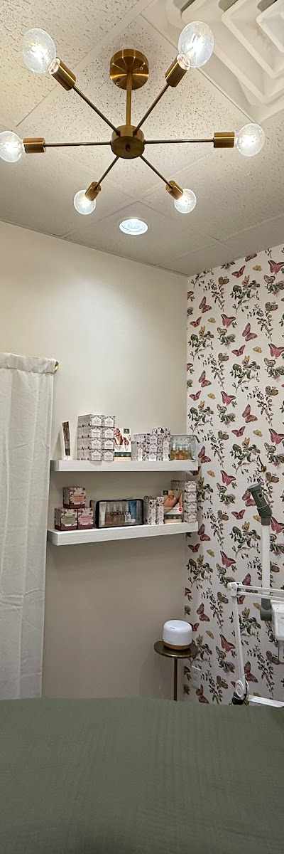 Queen Bee Salon & Spa - Omaha in Omaha, NE