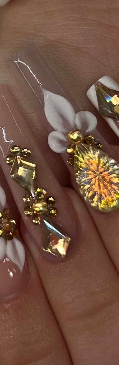 Royal Nails & Lashes Spa in Tampa, FL